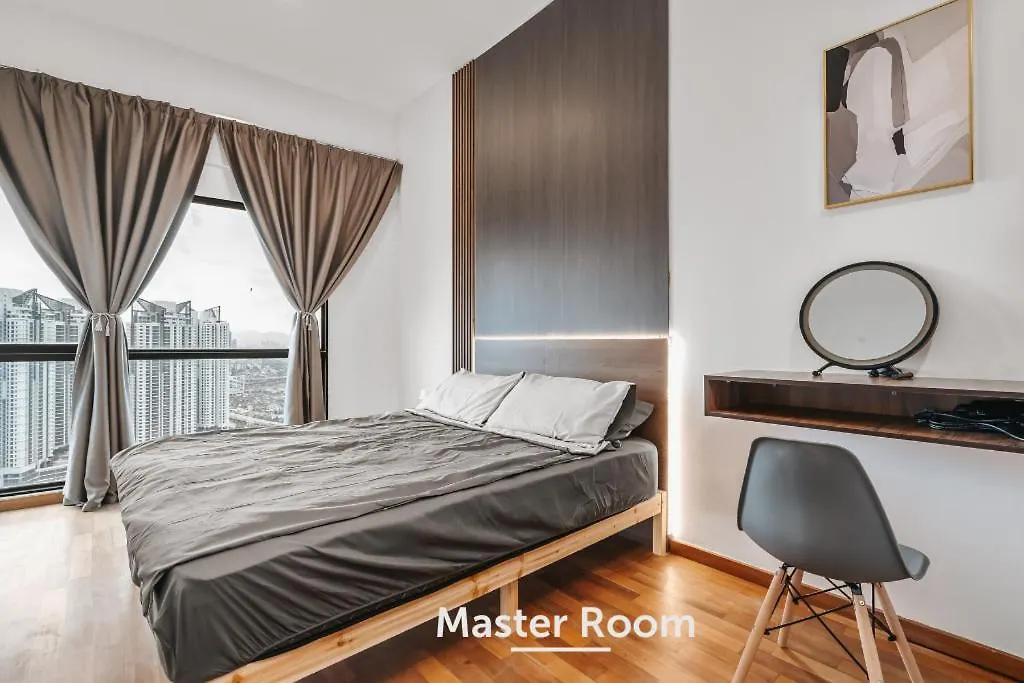 Nowhere 2Br & 2Bath Apartment With Balcony @ Reizz Residences location