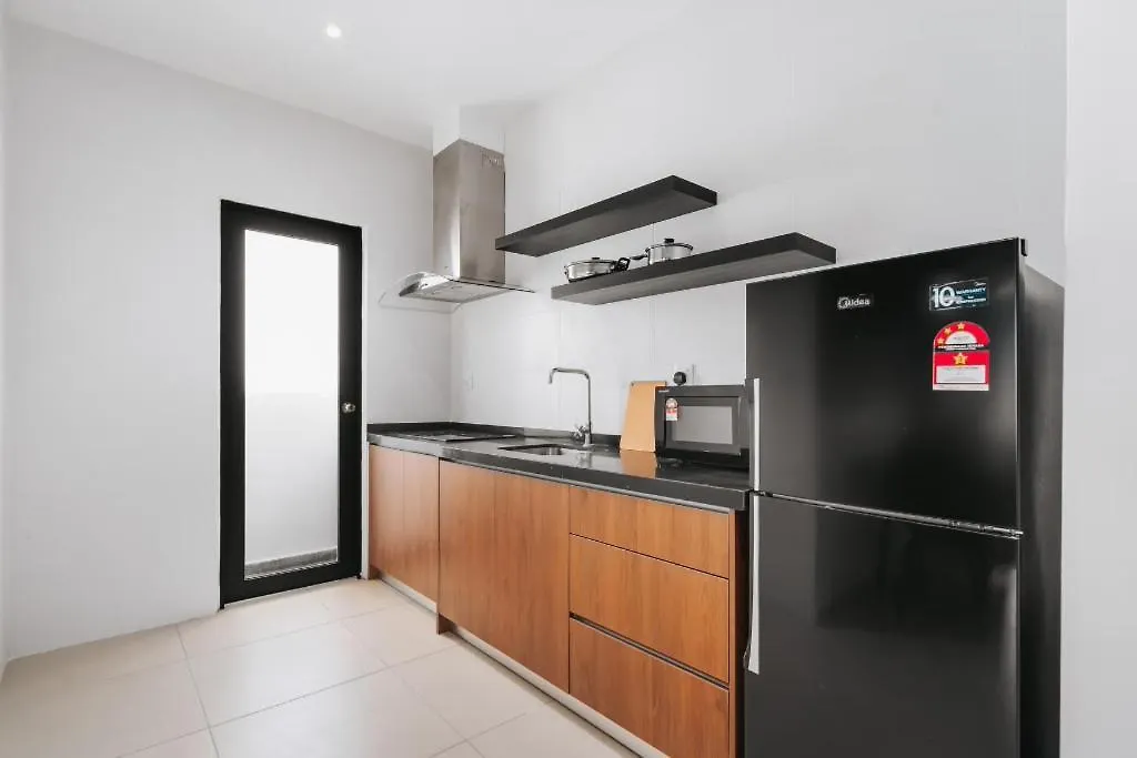 Nowhere 2Br & 2Bath Apartment With Balcony @ Reizz Residences Kuala Lumpur Malaysia