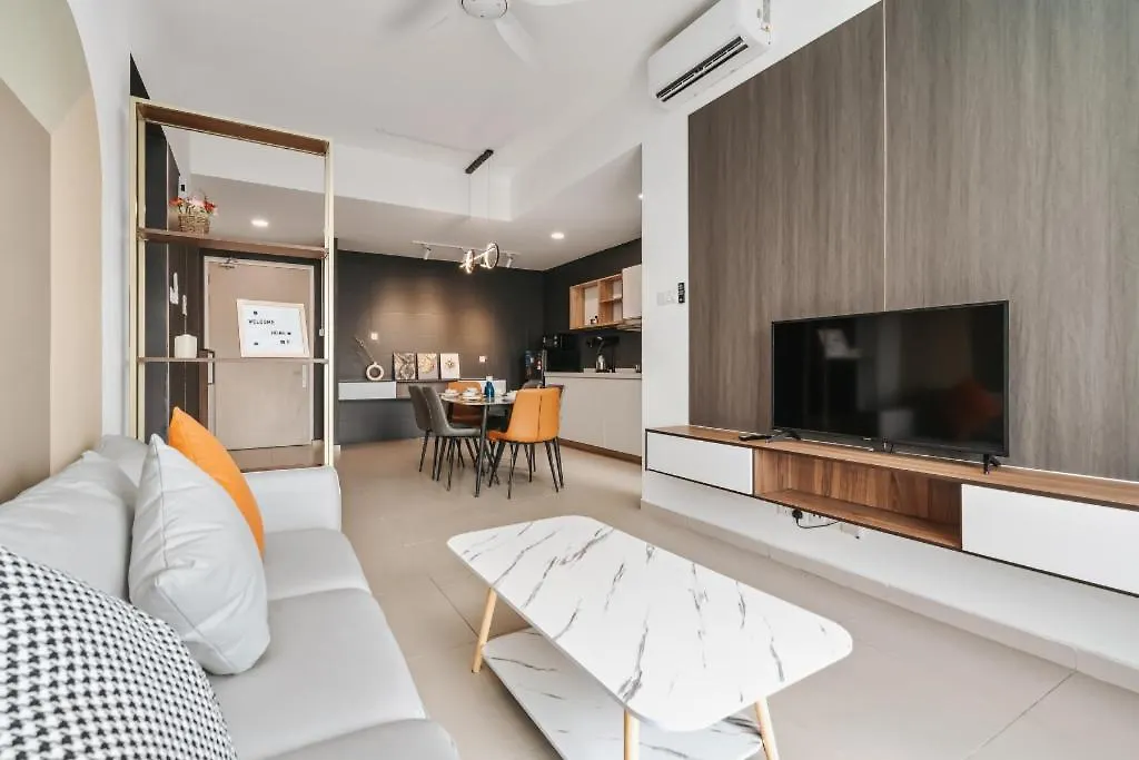 Nowhere 2Br & 2Bath Apartment With Balcony @ Reizz Residences 吉隆坡